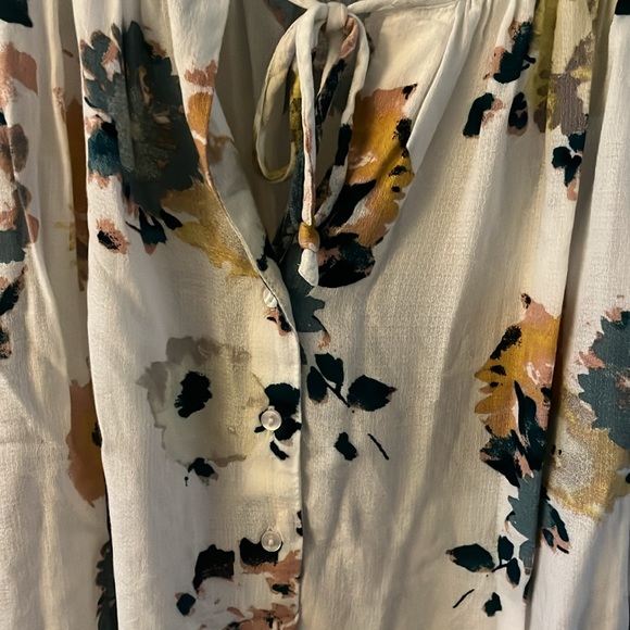 NWOT! Women’s Lucky Brand Peasant Blouse. Cream. Long sleeve. Large w/tie - Picture 3 of 8